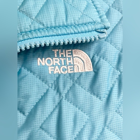 Pretty North Face lightweight puffer vest! - Picture 4 of 11